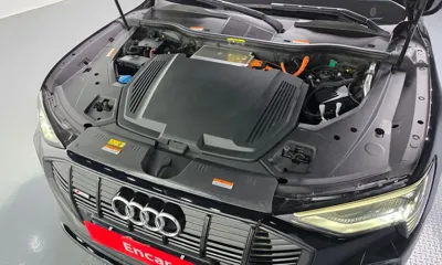 Audi e-tron 2022, 88326 км, за 31205.23 USD - фото 6