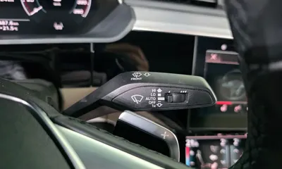Audi e-tron 2022, 88326 км, за 31205.23 USD - фото 28