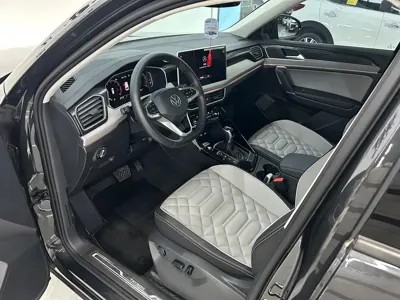 Volkswagen Tayron 2023, 15000 км, за 29399.08 USD