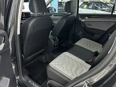 Volkswagen Tayron 2023, 15000 км, за 29399.08 USD