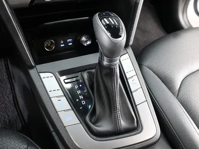 Hyundai Avante 2018, 62868 км, за 7947.89 USD - фото 8