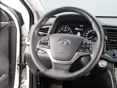 Hyundai Avante 2018, 62868 км, за 7947.89 USD - фото 15