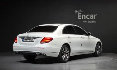 Mercedes-Benz E-Class 2018, 66383 км, за 15229.09 USD