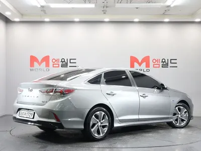 Hyundai Sonata 2018, 97915 км, за 7734.01 USD