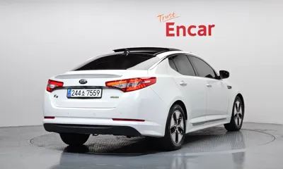 Kia K5 2013, 152602 км, за 3964.32 USD