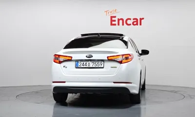 Kia K5 2013, 152602 км, за 3964.32 USD