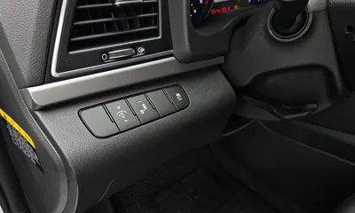 Hyundai Avante 2018, 65824 км, за 7670.8 USD - фото 17