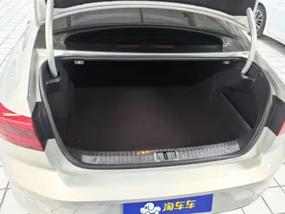 Volkswagen Magotan 2021, 70100 км, за 16009.11 USD