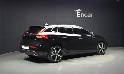 Volvo V40 2016, 54661 км, за 9787.17 USD