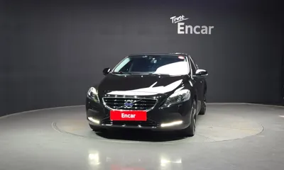 Volvo V40 2016, 54661 км, за 9787.17 USD