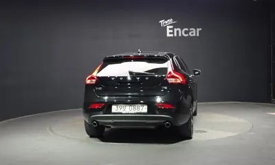 Volvo V40 2016, 54661 км, за 9787.17 USD