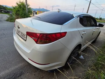 Kia K5 2013, 119000 км, за 2345.28 USD