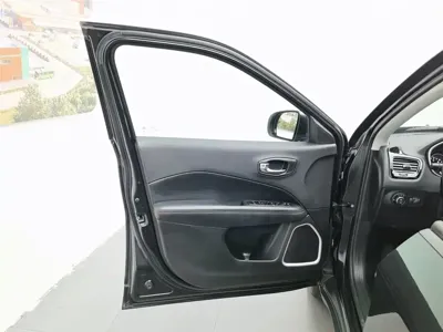 Jeep Compass 2020, 55400 км, за 7769.13 USD - фото 8
