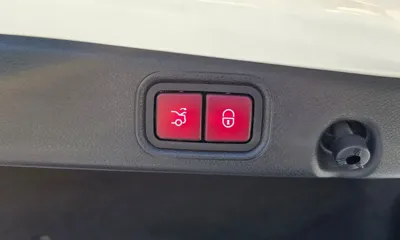 Mercedes-Benz E-Class 2018, 87149 км, за 15764.58 USD - фото 20
