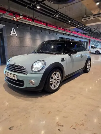 MINI Cooper 2013, 160000 км, за 2510.74 USD