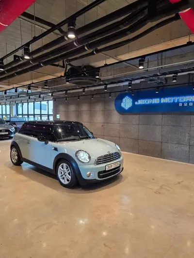 MINI Cooper 2013, 160000 км, за 2510.74 USD