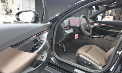 BMW 5-Series 2026, 12255 км, за 52154.98 USD - фото 10