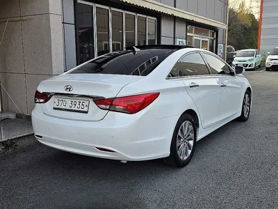 Hyundai Sonata 2013, 201558 км, за 3171.46 USD