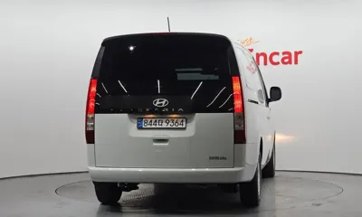 Hyundai Staria 2025, 20458 км, за 16612.39 USD