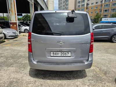 Hyundai Starex 2017, 170351 км, за 5537.46 USD