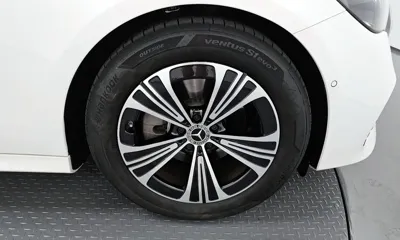 Mercedes-Benz E-Class 2025, 4465 км, за 39668.84 USD