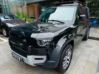 Land Rover Defender · 2023 год