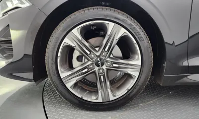 Kia K5 2022, 61705 км, за 17657.87 USD