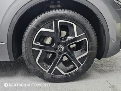 Volkswagen Touareg 2024, 23636 км, за 51225.36 USD