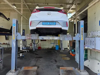 Hyundai Ioniq 2019, 121523 км, за 7859.6 USD