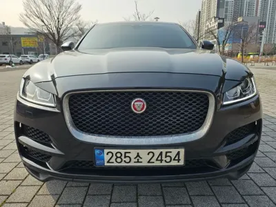Jaguar F-Pace · 2017 год