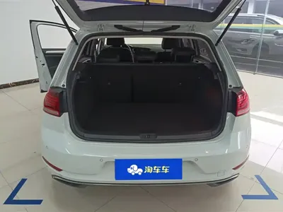 Volkswagen Golf 2019, 60700 км, за 8504.84 USD