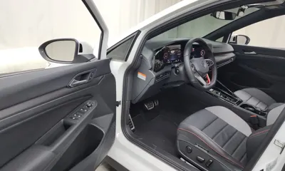 Volkswagen Golf 2023, 11763 км, за 24702.58 USD - фото 10