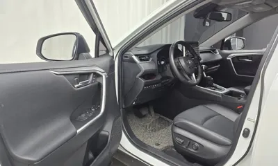 Toyota RAV4 2023, 23732 км, за 31857.58 USD - фото 11