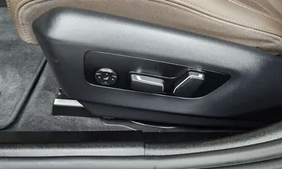 BMW 5-Series 2024, 22636 км, за 40958.5 USD - фото 31