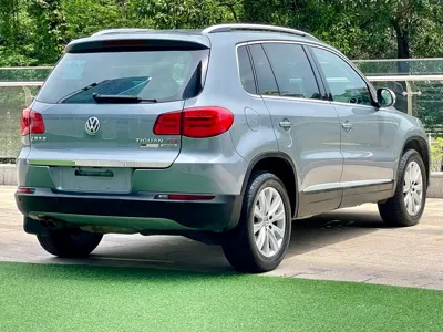 Volkswagen Tiguan 2012, 130000 км, за 3198.64 USD