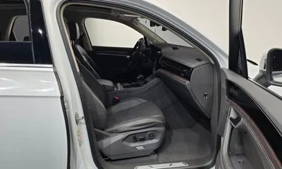 Volkswagen Touareg 2023, 47471 км, за 38476.73 USD - фото 11