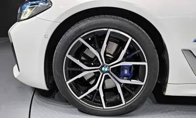 BMW 5-Series 2023, 36873 км, за 31456.93 USD
