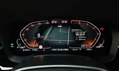 BMW 5-Series 2023, 36873 км, за 31456.93 USD - фото 8