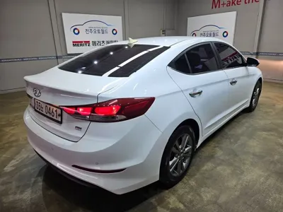 Hyundai Avante 2016, 78000 км, за 6897 USD