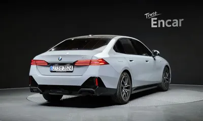BMW 5-Series 2025, 15846 км, за 44966.85 USD