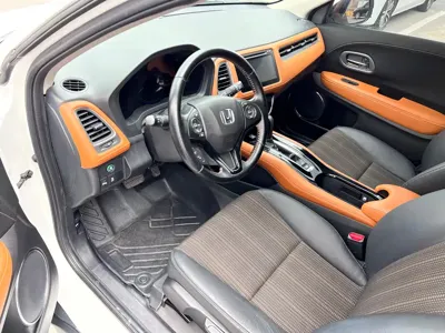 Honda Vezel 2015, 126000 км, за 5854.39 USD