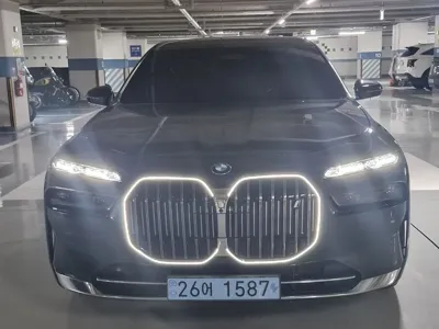 BMW i7 · 2024 год