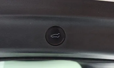 Tesla Model Y 2022, 56091 км, за 26046.74 USD - фото 32