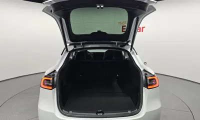 Tesla Model Y 2022, 56091 км, за 26046.74 USD - фото 33