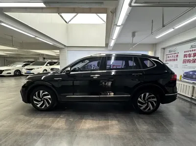 Volkswagen Tiguan L 2022, 40000 км, за 14684.82 USD