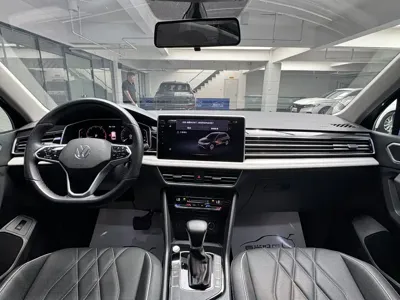 Volkswagen Tiguan L 2022, 40000 км, за 14643.31 USD - фото 10