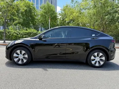 Tesla Model Y 2023, 40000 км, за 27859.17 USD