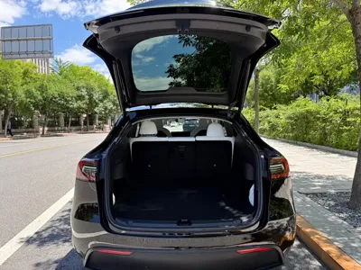 Tesla Model Y 2023, 40000 км, за 27859.17 USD - фото 15