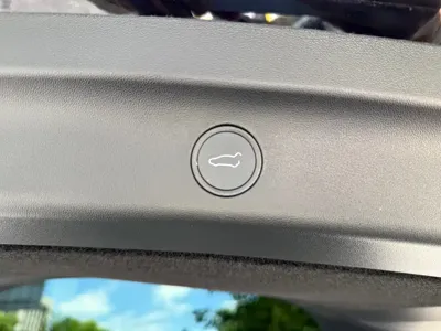 Tesla Model Y 2023, 40000 км, за 27859.17 USD - фото 16