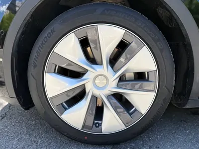 Tesla Model Y 2023, 40000 км, за 27859.17 USD - фото 17
